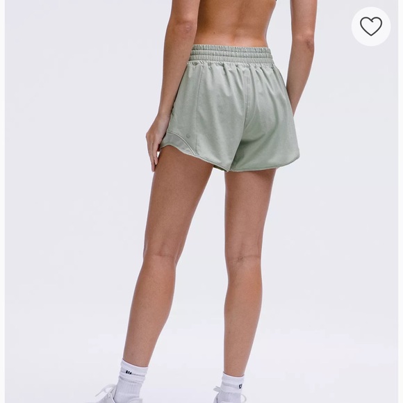 Lululemon hotty hot 4 inch shorts - Picture 2 of 3